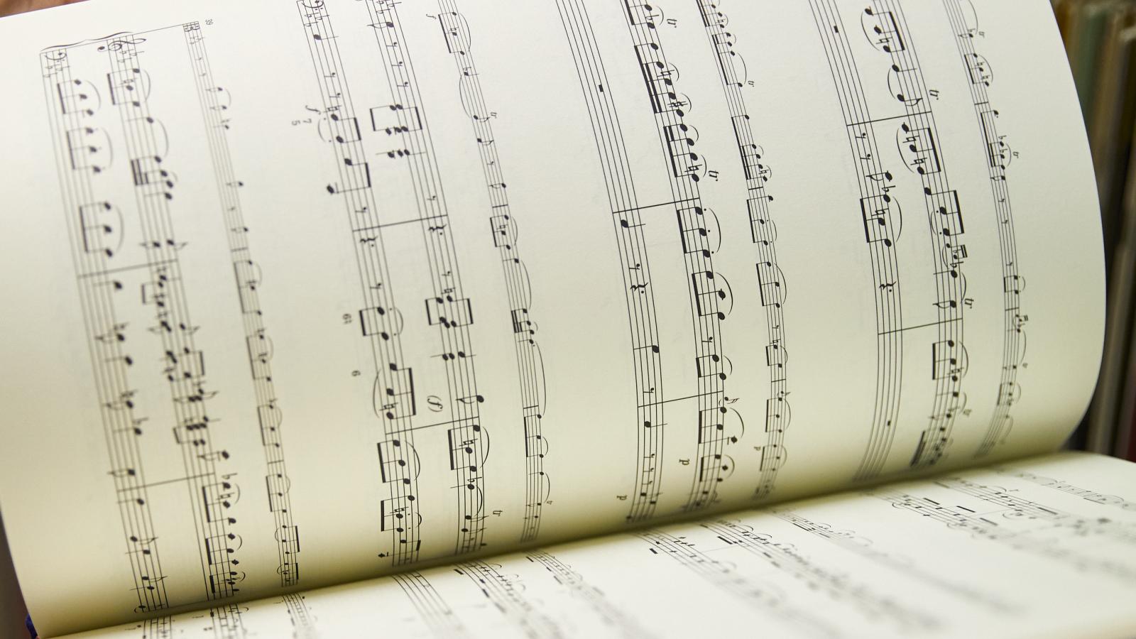 Eine aufgeschlagene Notenseite aus einem Band von Carl Philipp Emanuel Bach