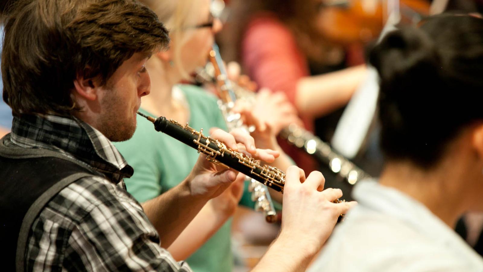 Blick auf Studierende der MHL-Holzbläserklassen
