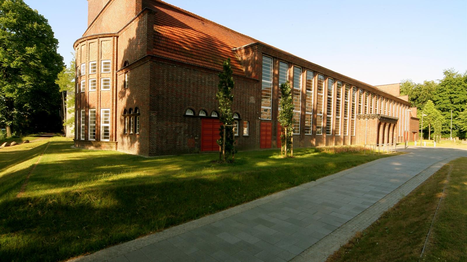 Blick auf die Holstentorhalle (HTH)