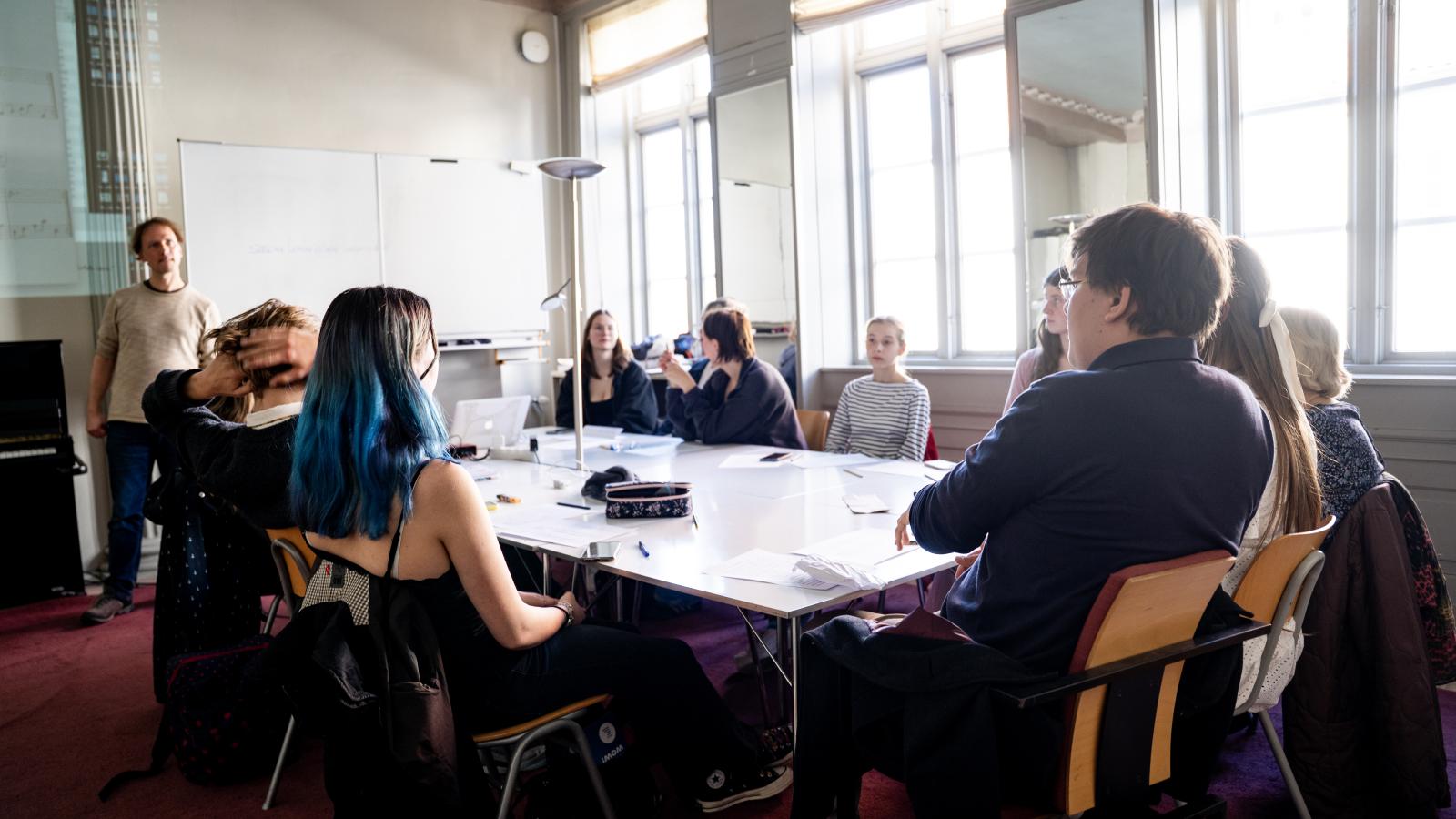 Blick auf ein Seminar mit Studierenden der MHL