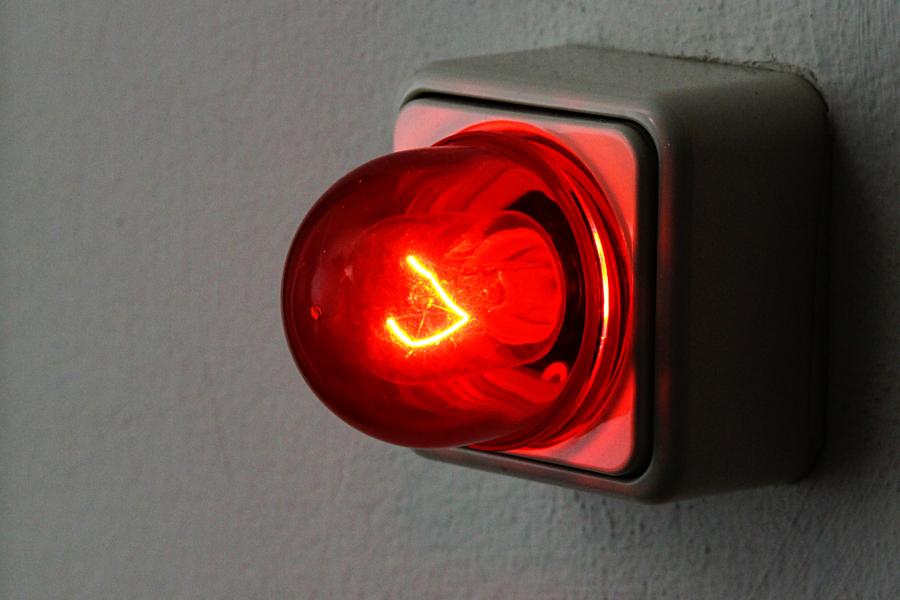 Blick auf eine rote Leuchte