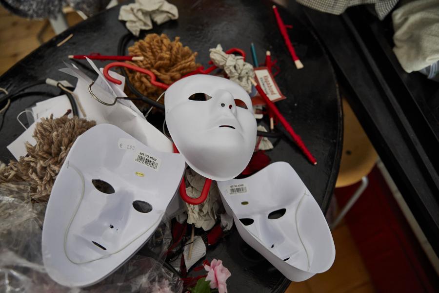 Blick auf verschiedene Masken