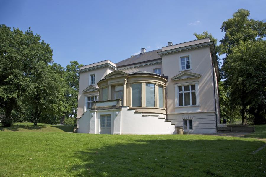 Blick auf die Villa Brahms vom Eschenburg-Park aus gesehen 