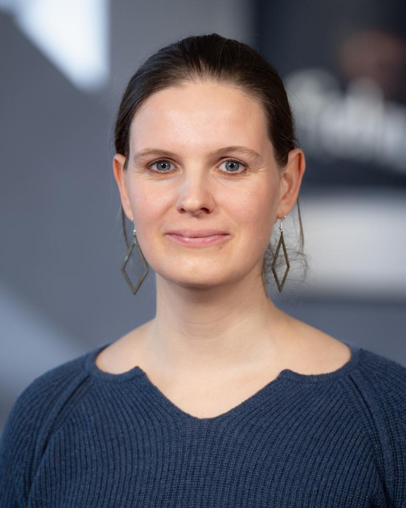 Portrait von Esther Adrian