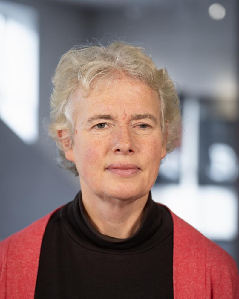 Portrait von Professorin Corinna Eikmeier