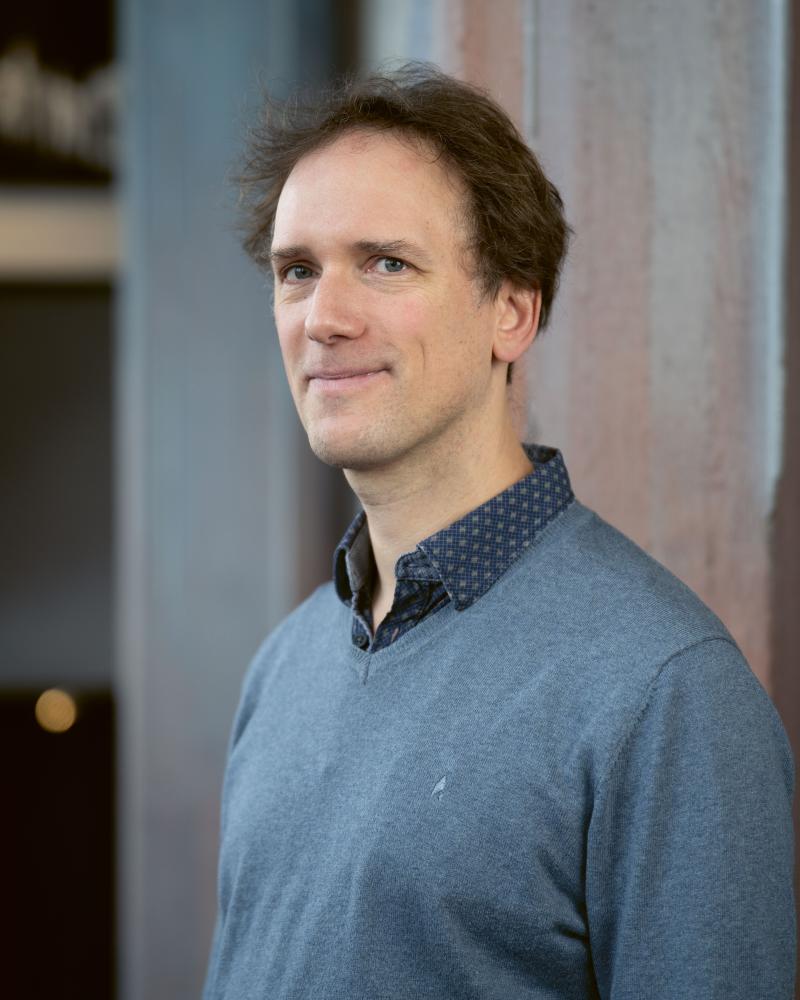 Blick auf Prof. Sascha Lino Lemke