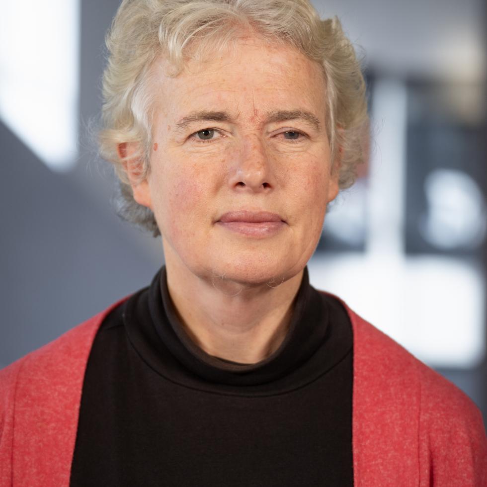 Portrait von Professorin Corinna Eikmeier
