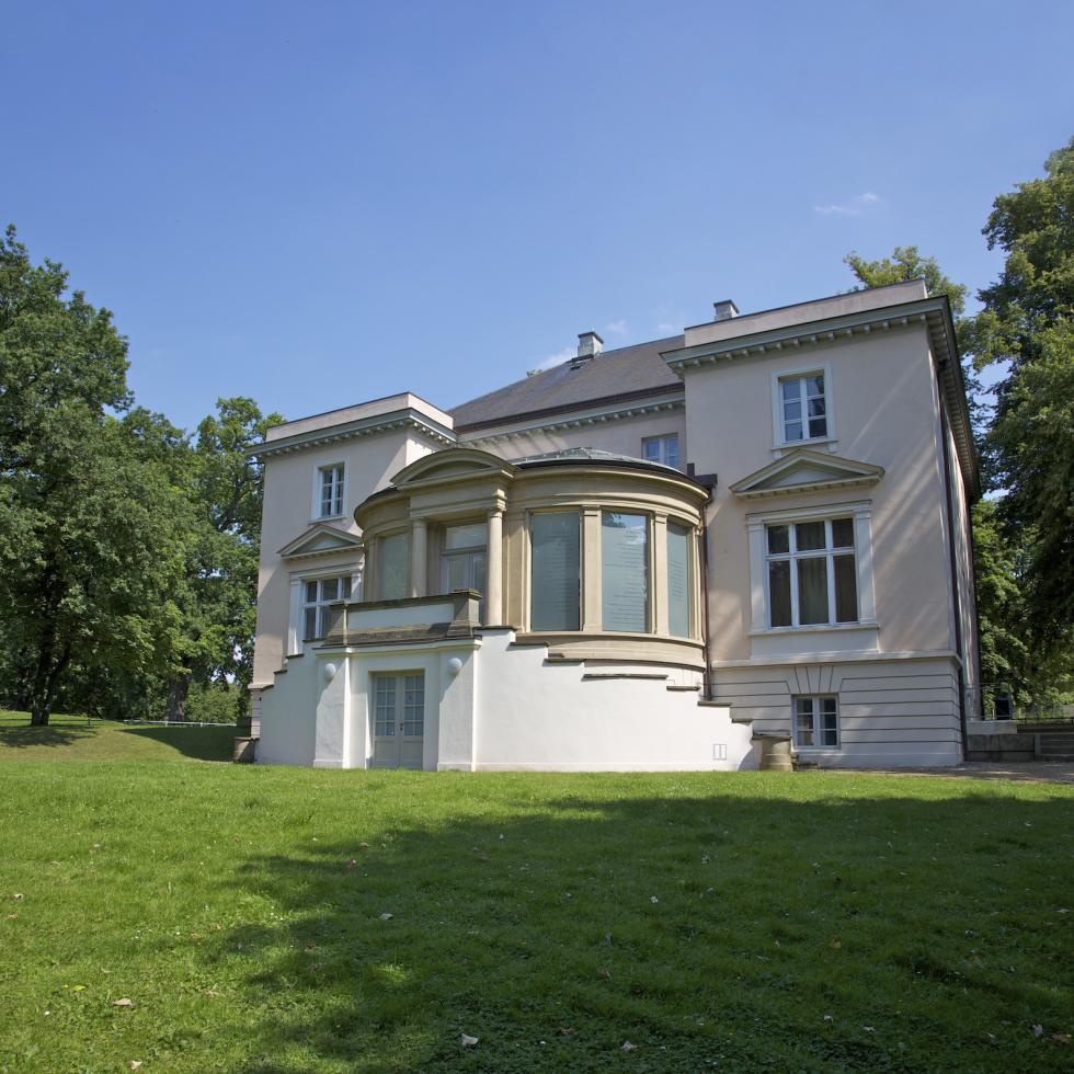 Blick auf die Villa Brahms vom Eschenburg-Park aus gesehen