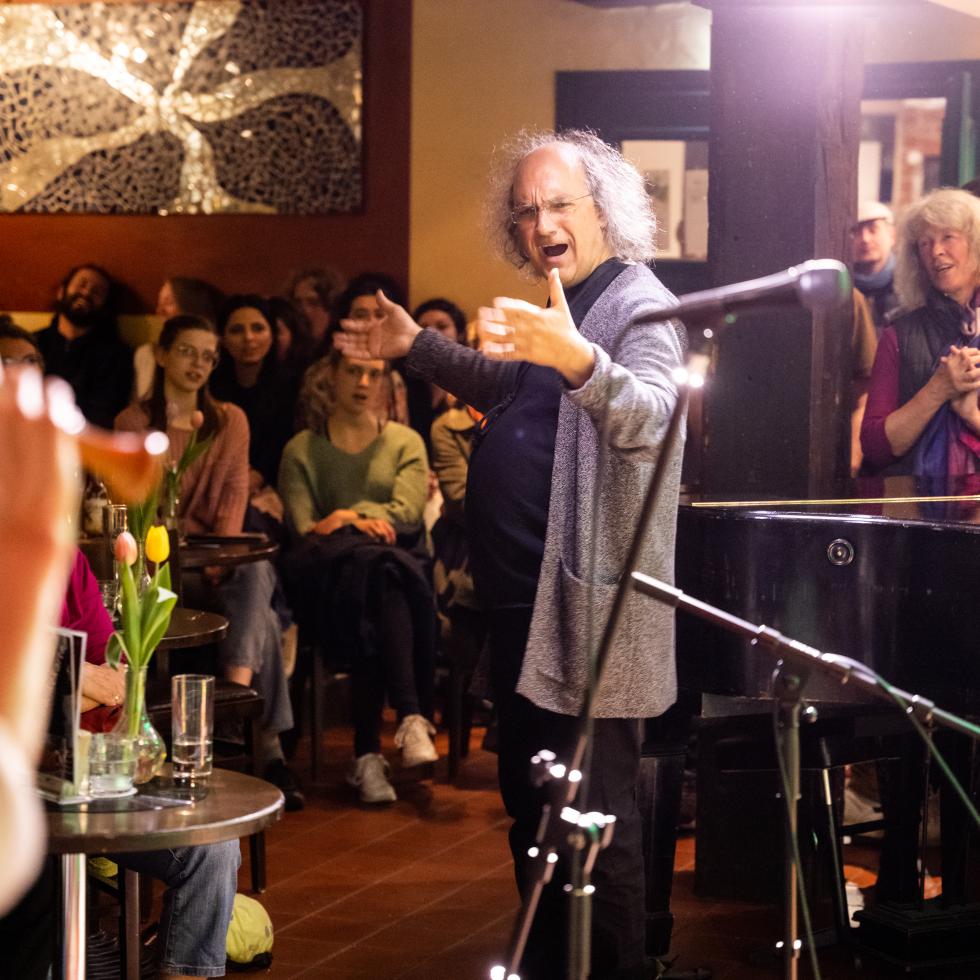 Blick auf musizierende Dozierende in der MHL im CVJM Lübeck.