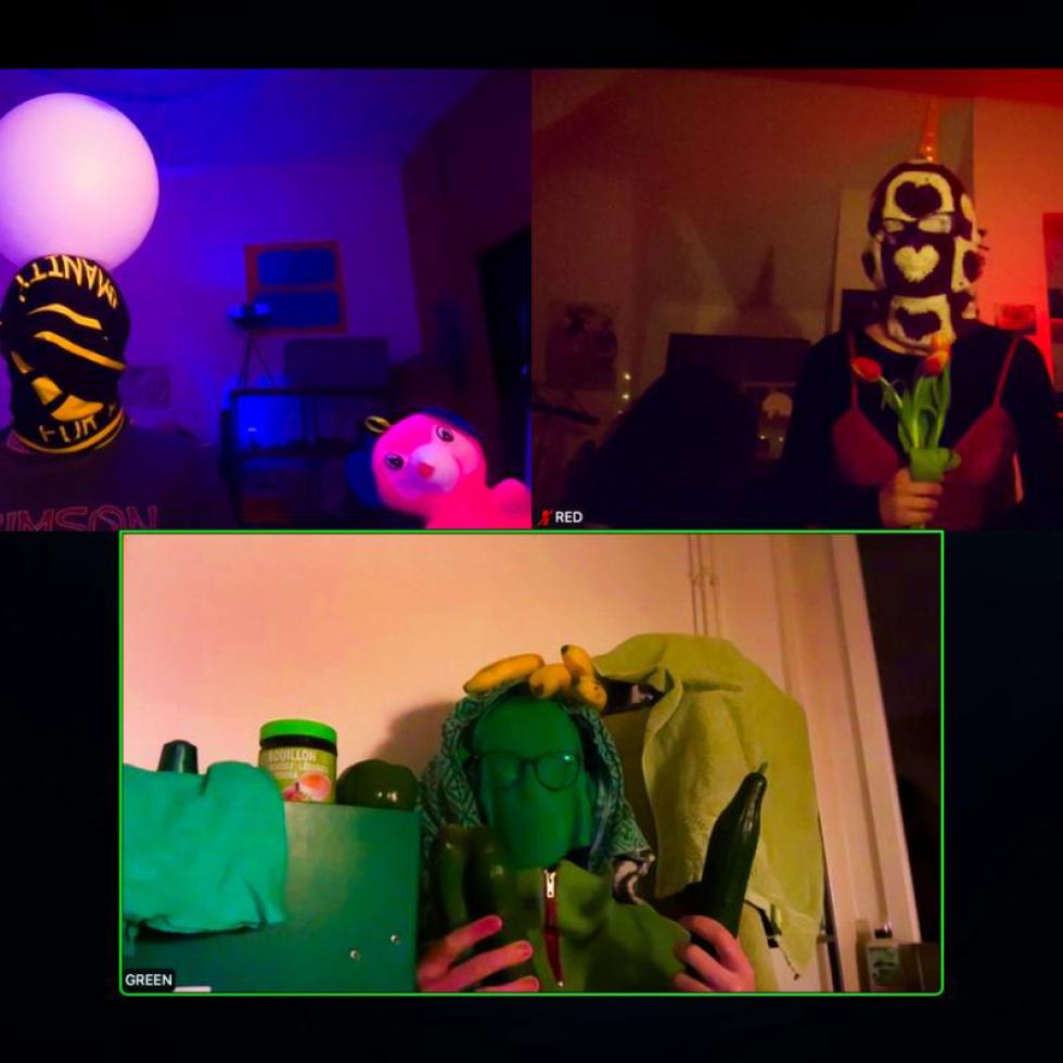 Blick auf ein drei buntverkleidete Studierende anlässlich des Studierendenabends im Brahms-Festival 2026