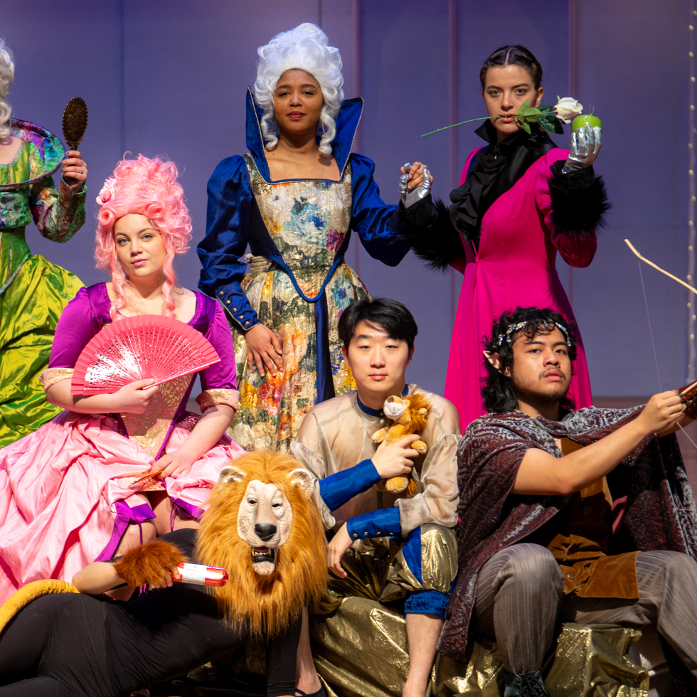 Blick auf die Protagonisten der Händeloper Alcina in historischen Kostümen